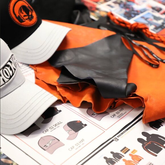 Limited edition Luis Fonsi x Hot Wheels Leather Jacket and Hot Wheels Bronco - Picture 15 of 16